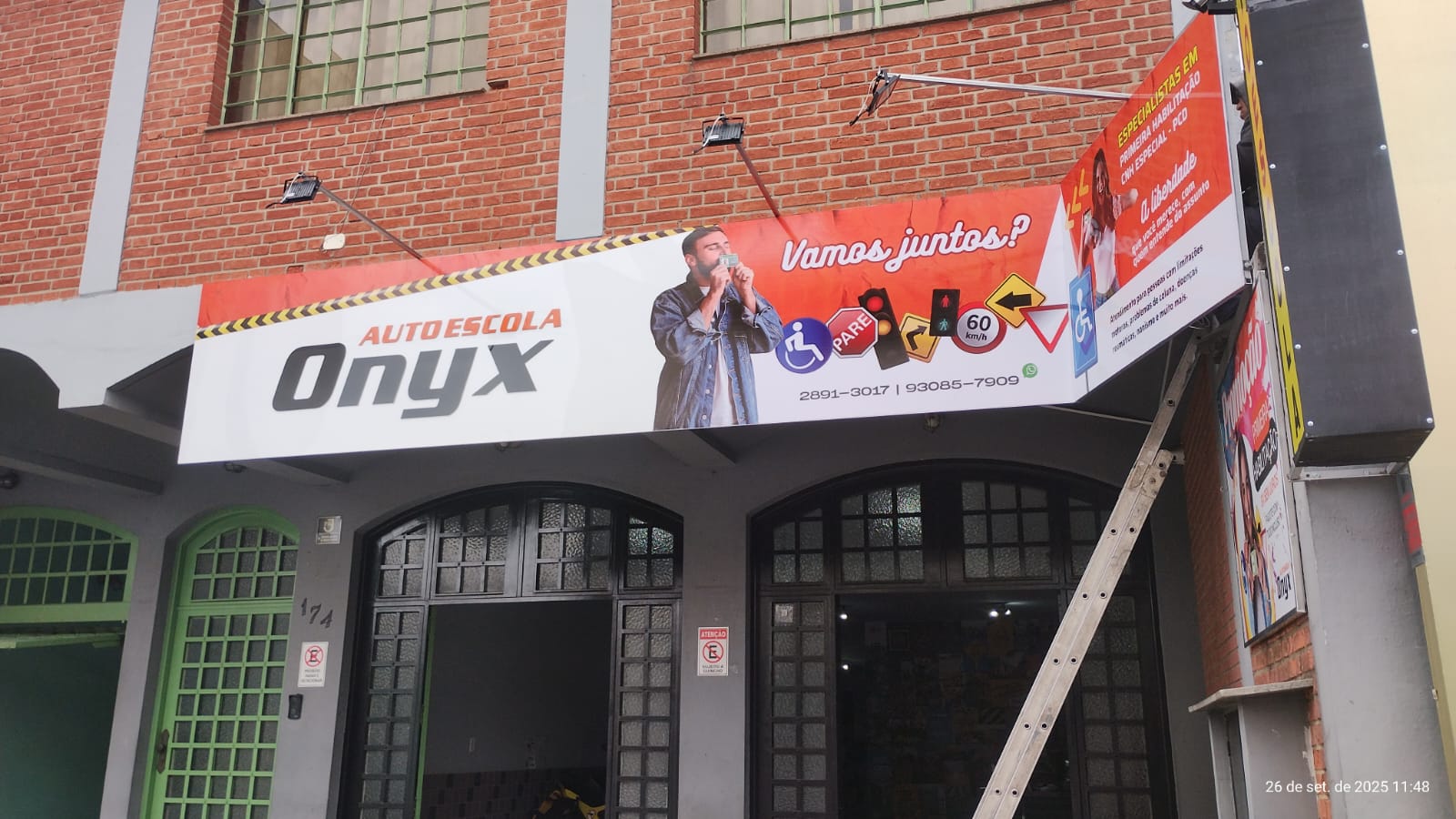 Adesivo em placa